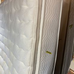 Pillow Top Queen Set In Good Condition