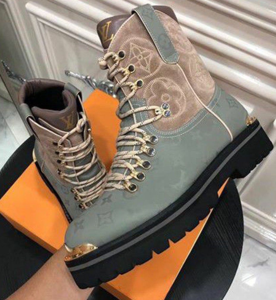 New lv boots