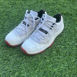 Jordan 11 Retro Low. 