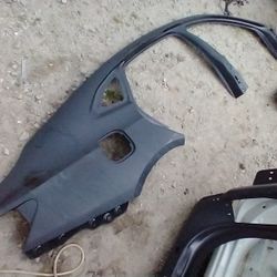 Right Hand GM Quarter Panel And Roof Cap Side Rocker Molding