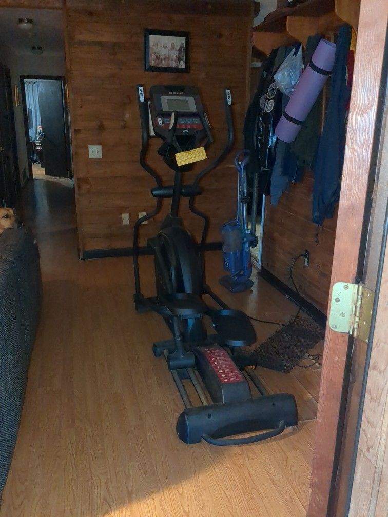 Sole E25 Elliptical Machine