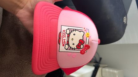 KISS ME HELLO KITTY SNAPBACK