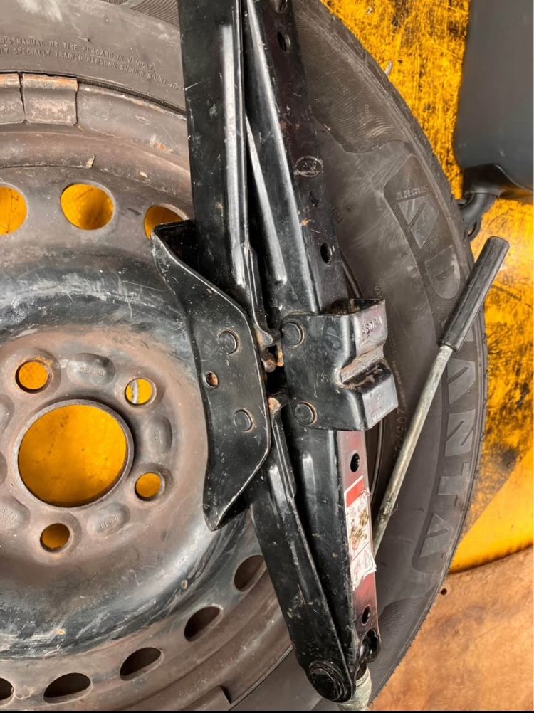 FREE wheel 205/65R15 with jack