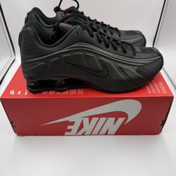 Nike Shox R4 Triple Black – Size 11 – NEW (Box No Lid)