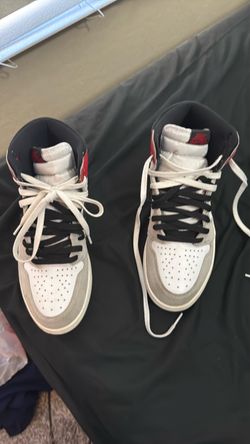 Jordan 1’s smoke greys 9.5 size