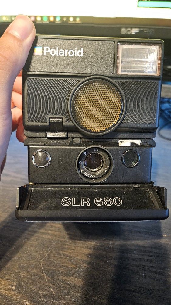 Polaroid SLR 680 Instant Camera – Classic Autofocus Folding SX-70 Style
