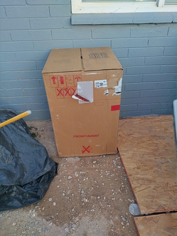 SHORT ELECTRIC WATER HEATER