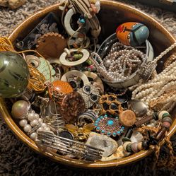 Huge 2 5 pounds of wearable jewelry lot great for gifts, jewelry making, etc $65