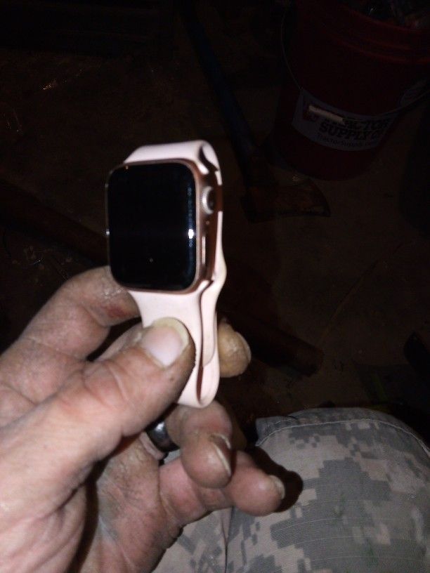 Apple Smartwatch SE With Gps