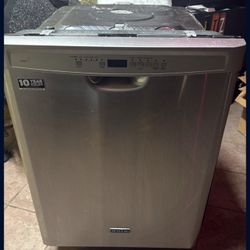 MAYTAG LIKE NEW DISHWASHER 