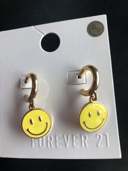 Be Happy 😄  Very Cute hoop earrings  with  Smiley Face / New Jewelry  - Fashion Ready  for Spring 🌿🌷🌿😊👍