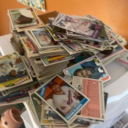Over 2500 baseball cards +4 signed cards