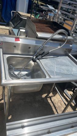 Sink- right prep w/ sprayer faucet