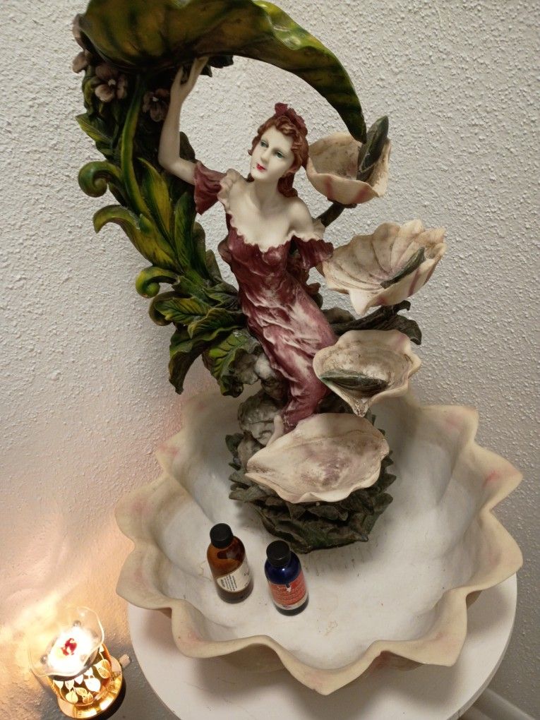 Vintage Water Fountain Doll Beautiful Works Has Its Pump Not The Table