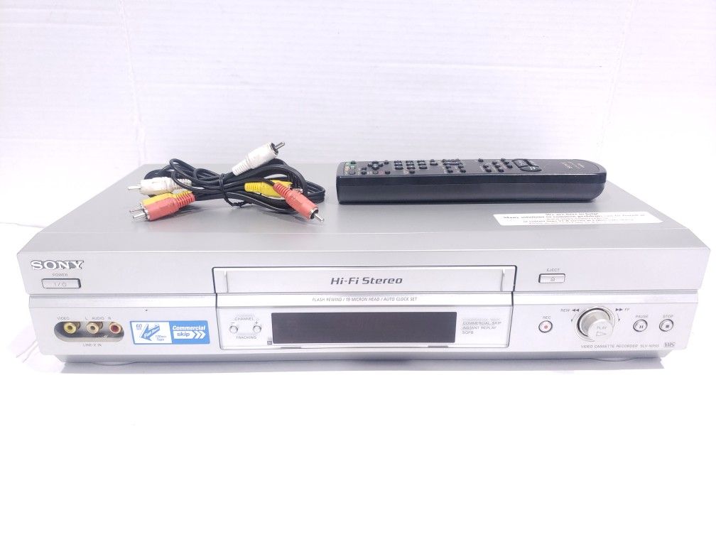 SONY SLV-N750 VCR W/ REMOTE AND CABLES