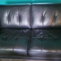 2 Seat Leather Couch (Can Drop Off)