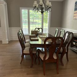 Dining table set - Includes 8 Chairs