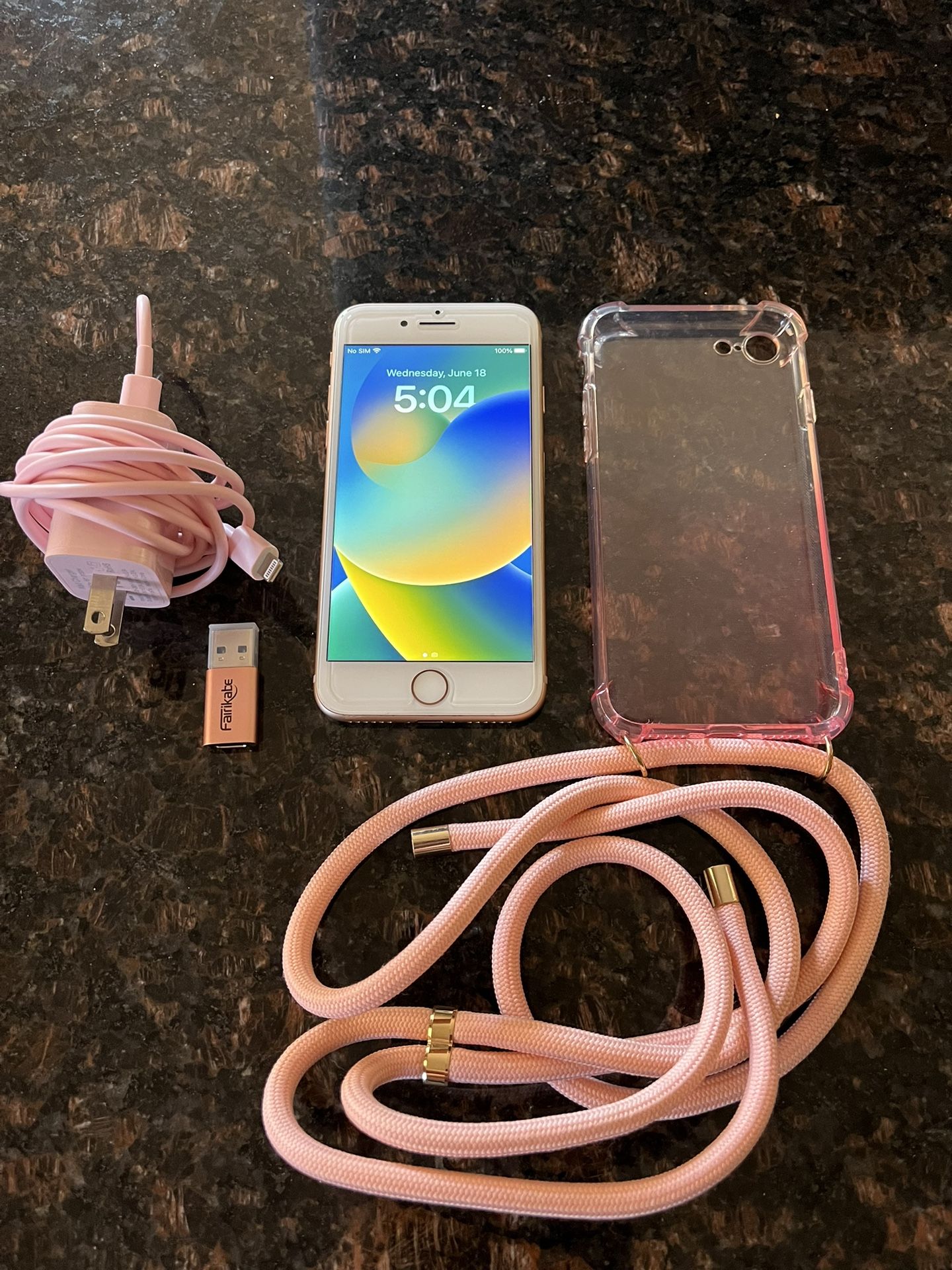 iPhone 8 (Excellent Condition) 64GB, Unlocked with Accessories - Gold