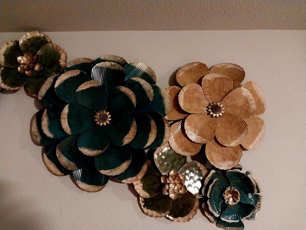 4 PIECE FLORAL DECOR & FLOWER PIECE