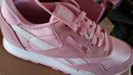 Size 5.5 or 5 1/2 Reebok pink $30