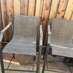 Patio Furniture- Round Table With Chairs