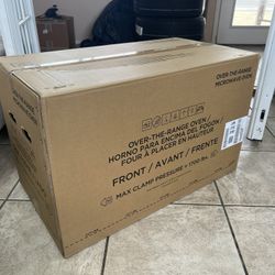 GE 1.6-cu ft 1000-Watt Microwave **BRAND NEW**