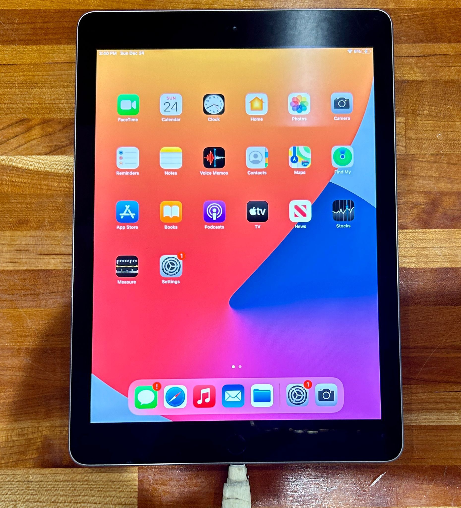 Apple iPad 5th gen 9.7” 128GB IOS16 Compatible Works Great!!