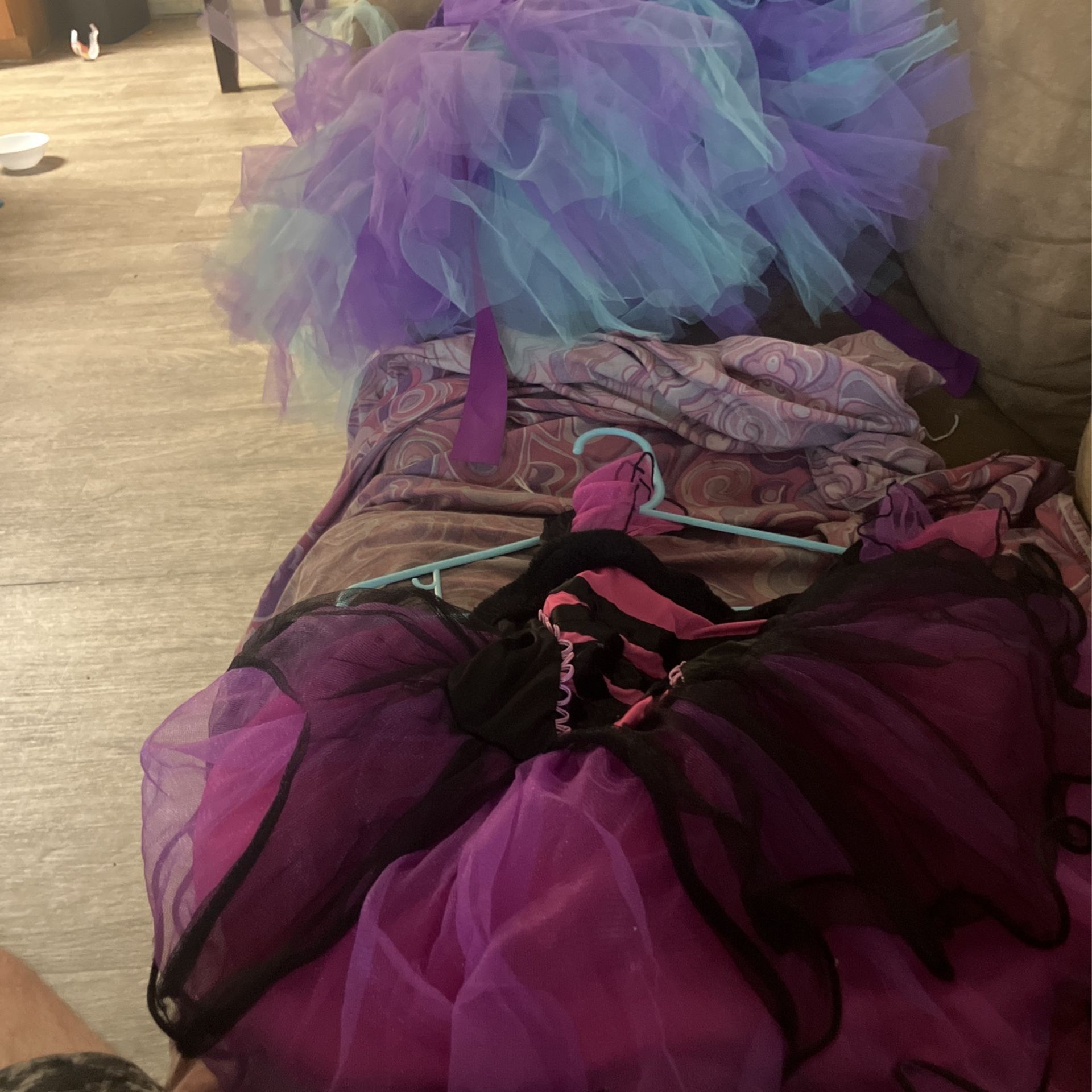 I have 3 Halloween costumes for little girls