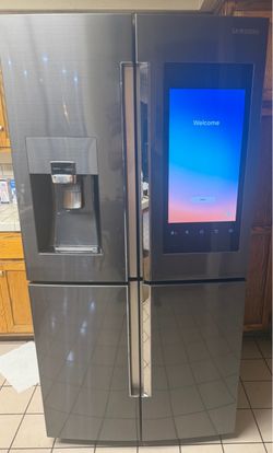 Samsung 28 Cu. Ft. 4-Door Family Hub Refrigerator