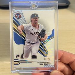 Paul Skenes Topps Rookie - Blue Refractor /75
