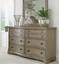Beautiful Dresser - Like new