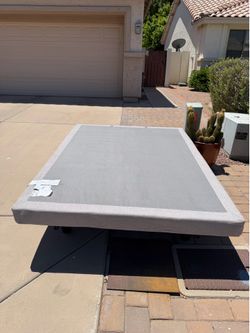 Tempur-Pedic Queen Adjustable Bed Base | Low Profile Adjustable Foundation | Excellent Condition