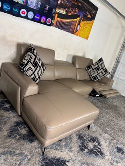 * Like New * Living Spaces genuine leather electric reclining sectional ( Free Delivery )