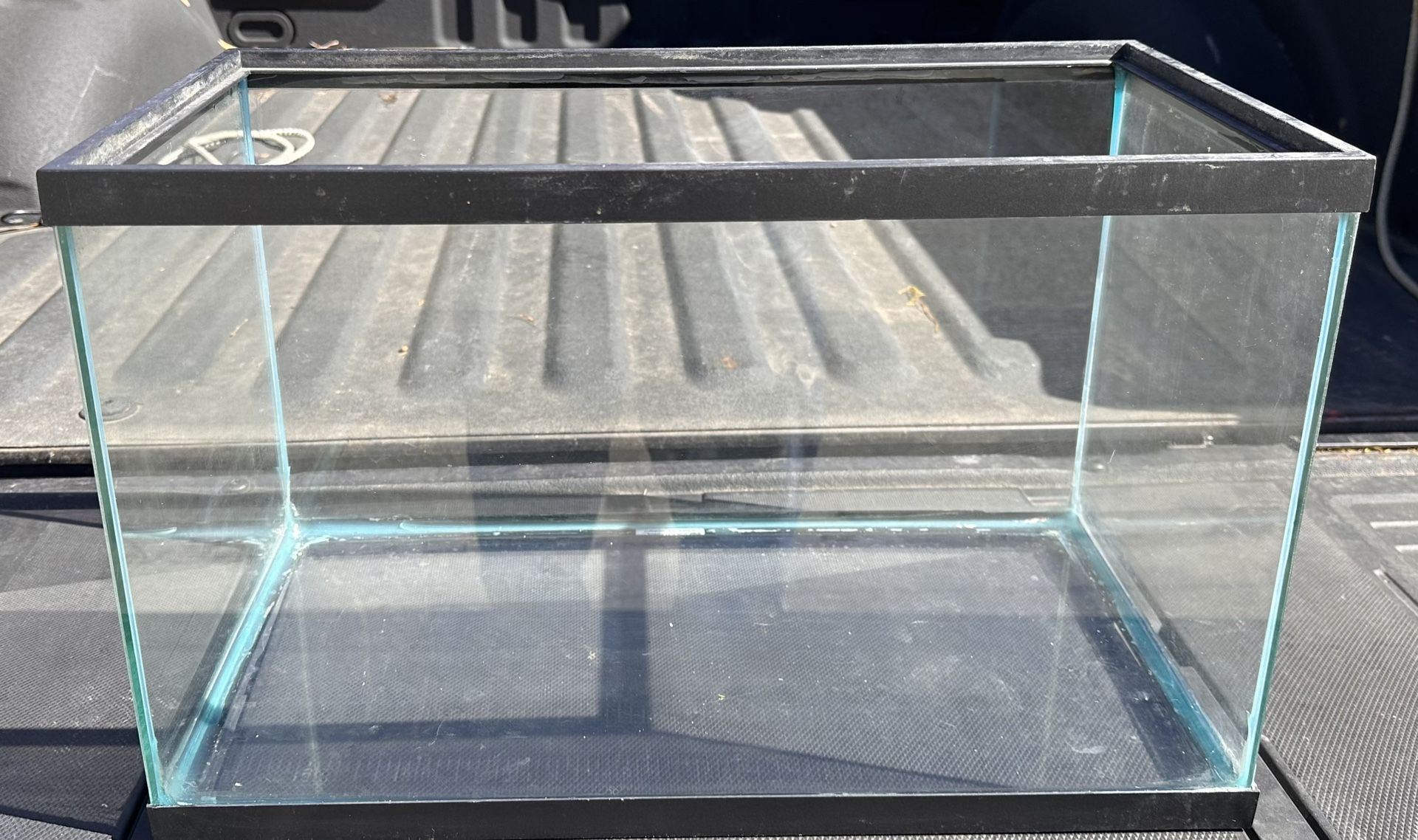 Used in VG Condition 10 Gal Aquarium Fish Tank