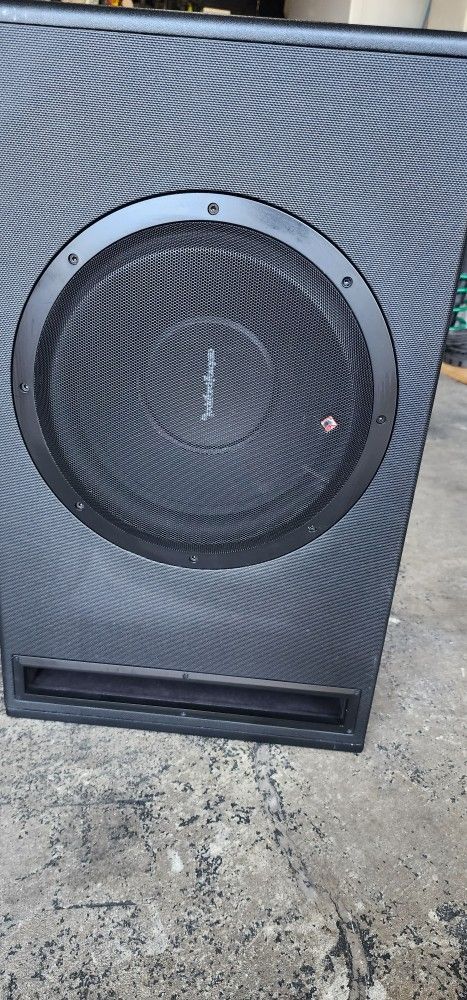 Rockford Fosgate P500-12P
Punch powered subwoofer with 12" sub and 500-watt amp