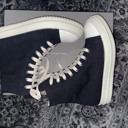 Rick Owens Round Toe Hightop Sneakers