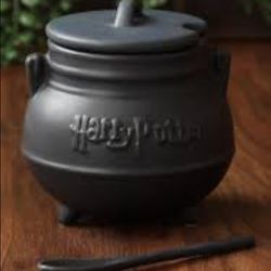 Harry Potter
Ceramic Cauldron Soup Mug
w/ Lid & Spoon
