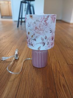 Floral Table Lamp – Pink Ceramic Base – Excellent Condition