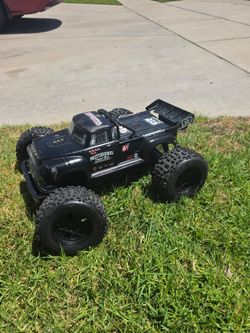 Arrma Notorious 6s BLX RC stunt