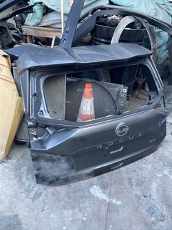 2020 Nissan Rogue Tailgate PART ONLY