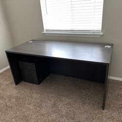 Beautiful Desk With File Cabinet 