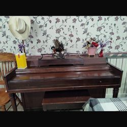 Wulitzer Upright Piano Great Condition