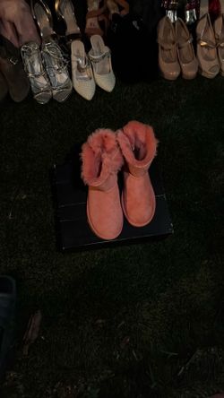 Women’s shoes, size 6