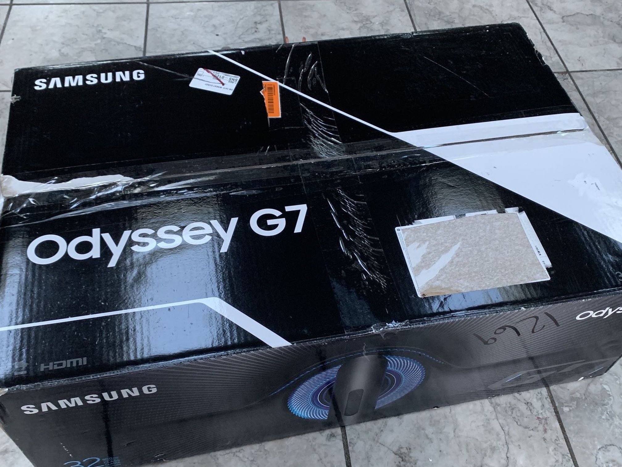 Samsung Odyssey G7 32” 1440p 240hz Curved Gaming Monitor With HDR600