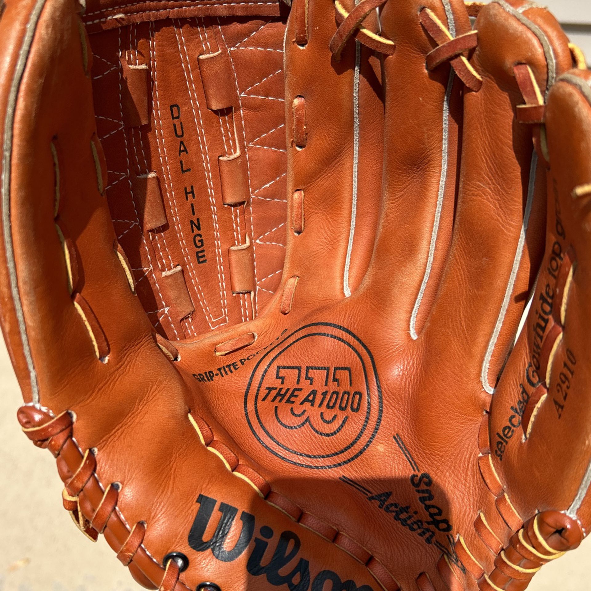 Like New Wilson A1000 Baseball Mitt Glove