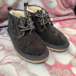 Men’s Uggs Neumel Size 9