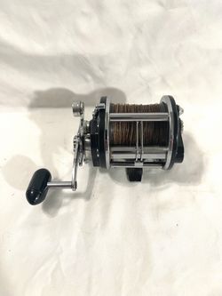 Like new old stock Penn-10 medium heavy action baitcaster, ocean fishing reel.