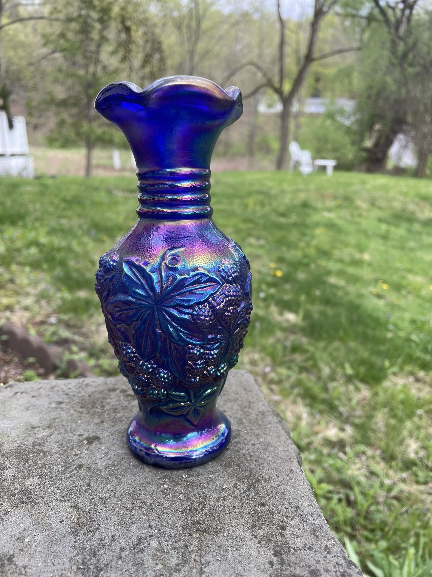 Vintage Imperial Beautiful Carnival iridescent Glass Vase. 6 1/2 Inches.