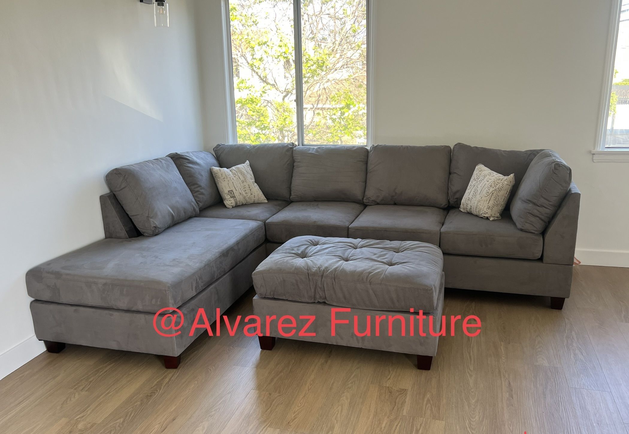 Reversible Sectional Sofa With Ottoman