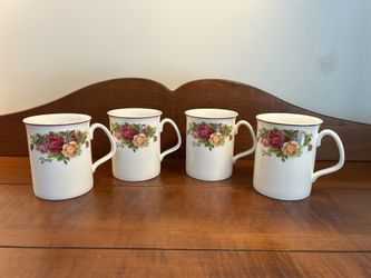 Set of 4 Vintage Royal Albert Old Country Roses Coffee Tea Mugs